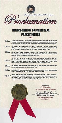 '图6:纽约州第三十五选区参议员多数党领袖安德莱亚·斯图尔特-卡曾斯(Andrea Stewart-Cousins)褒奖法轮大法月。'