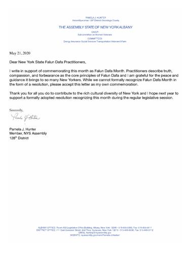 '图10:纽约第一百二十八选区州议员帕梅拉·亨特(Pamela J. Hunter)褒奖法轮大法月,感谢法轮大法给纽约人带来和平和指导。'