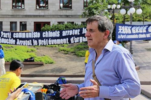 '图10:曾在东德生活过的米勒·奥利芬(Miles Oliphant)一针见血地指出,“中共不是我们的朋友”。'