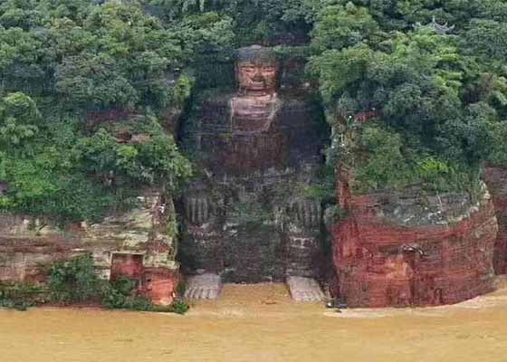 乐山大佛一度被淹过脚底