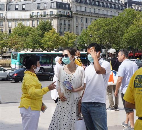 '图10：中国游客听真相并做了三<span