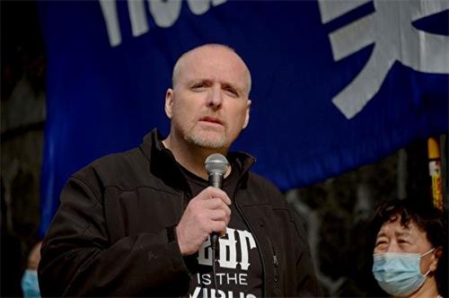 '图8：知名博主沃特森（Dennis Watson）“中共正在侵蚀西方的媒体。幸运的是，我们能看到像大<span