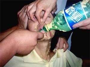 '酷刑:野蛮灌食'