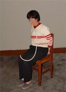 '酷刑:长时间插鼻饲管'