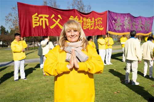 '图4：新年来临之际，修炼两个月的玛尔塔·波普拉瓦（Marta Poprawa）说：“我感到自己很荣幸，谢谢师父，祝师父新年快乐。”（大<span