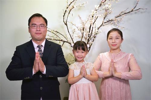 '图6:汉克·陈(Hank Chen)全家感恩李洪志师父的救度之恩!'