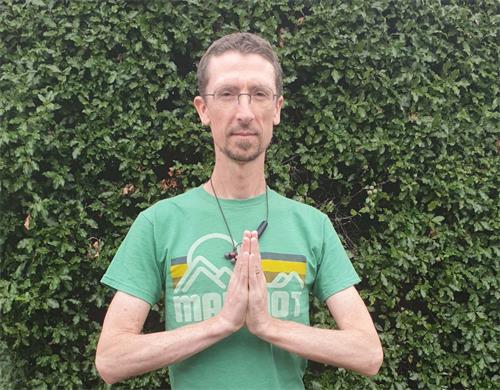 图3:西人学员贾罗德·霍尔(Jarrod Hall)恭祝师尊过年好。