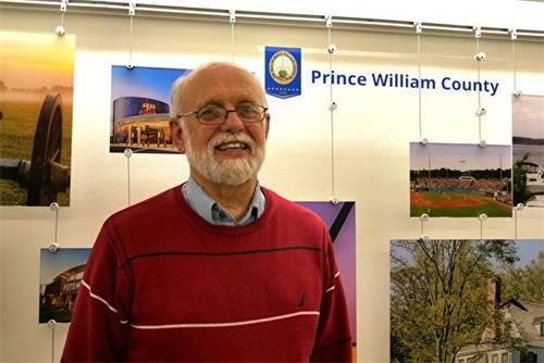 '图5:参加当天会议的威廉王子县居民乔治·道奇(George