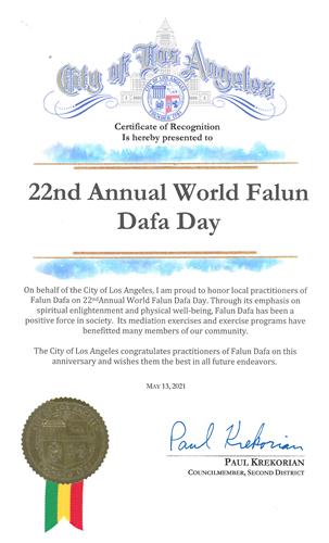 图6：洛杉矶市第二选区市议员保罗·克雷科里安（Paul Krekorian）代表洛杉矶市府对本地的法轮大法学员和第二十二届“世界法轮大法日”予以褒奖。（大<span style='max-width:0px!important;margin-left:-4px;color:#eee!important;'>.</span>纪<span style='max-width:0px!important;margin-left:-4px;color:#eee!important;'>.</span>元<span style='max-width:0px!important;margin-left:-4px;color:#eee!important;'>;</span>资料库）