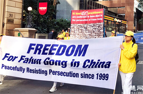 图4~14:法轮功学员在悉尼市中心要道上盛大游行。