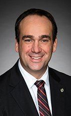 '图7：金斯敦前市长、自由党国会议员马克·格瑞特森（Mark Gerretsen）发视频庆祝。'