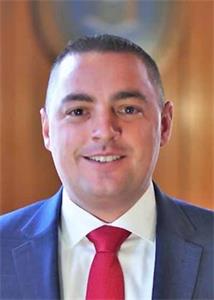 '图3:纽约州参议员迈克·马丁奇(Mike Martucci)'