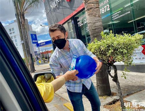 '图8~11:路人接真相资料'