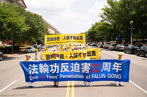 图4:2021年7月16日,美国华盛顿DC,法轮功学员近两千人举行盛大的集会游行,呼吁全球共同制止中共对法轮功长达22年的迫害。