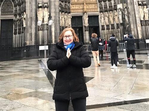 '图2:法轮功学员乌苏拉(Ursula)恭祝师尊中国传统新年快乐。'