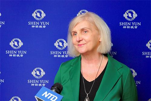 '图12：二零二二年一月二十一日下午，波兰奥运国家队运动心理学家贝亚特·米恩科夫斯卡（Beate Mienkowska）在波兰托伦市CKK乔丹基音乐厅观赏了神韵环球艺术团的演出。（新<span