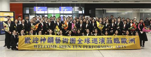 '图13：二零二二年一月五日当地时间中午，神韵环球艺术团抵达德国法兰克福国际机场，开启2022欧洲巡回演出。（大<span