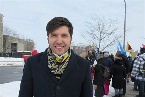 '图2：北京冬奥会开幕日，加拿大国会议员吉尼斯在加拿大首都渥太华中使馆前谴责中共群体灭绝罪行。（大<span