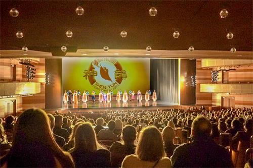 图2：二零二二年三月九日至十二日，神韵新纪元艺术团在盐湖城乔治‧多洛雷斯多尔‧埃克尔斯剧院上演的五场演出。图为三月十二日（新<span style='max-width:0px!important;margin-left:-4px;color:#eee!important;'>!</span>唐<span style='max-width:0px!important;margin-left:-4px;color:#eee!important;'>!</span>人<span style='max-width:0px!important;margin-left:-4px;color:#eee!important;'>:</span>电视台）