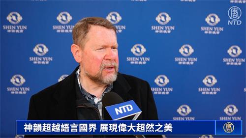 图6：犹太学者阿夫拉姆·格罗珀（Avram Gropper）看完神韵演出后，用盛开的莲花形容神韵的超然和伟大。（新<span style='max-width:0px!important;margin-left:-4px;color:#eee!important;'>!</span>唐<span style='max-width:0px!important;margin-left:-4px;color:#eee!important;'>!</span>人<span style='max-width:0px!important;margin-left:-4px;color:#eee!important;'>:</span>电视截图）