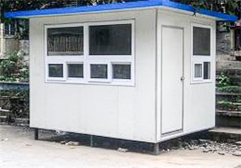 图1：邪<span style='max-width:0px!important;margin-left:-4px;color:#eee!important;'>*</span>党<span style='max-width:0px!important;margin-left:-4px;color:#eee!important;'>-</span>人员在王柳珍老人家门前专门设岗亭监控她。