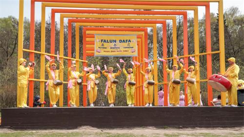 '图6：腰鼓表演'