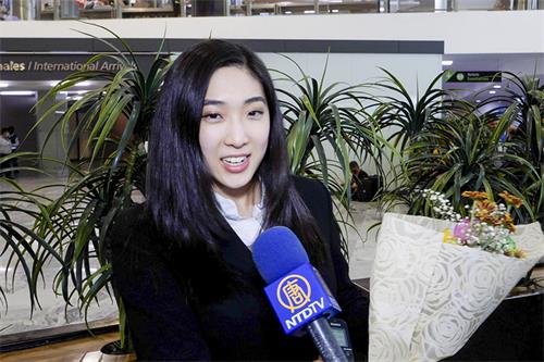 图10：神韵巡回艺术团首席小提琴、神韵独奏演员张紫明（大<span