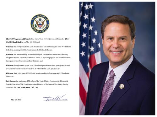 图2:新泽西州第一选区联邦众议员唐纳德‧诺克罗斯(Donald Norcross)在褒奖中赞誉“法轮大法是一门古老的气功,通过打坐修炼而促使身体、思想和精神受益”,“特此庆祝第二十三届世界法轮大法日”。