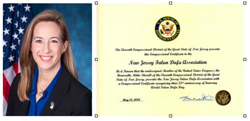 图7:新泽西州第十一选区联邦众议员米基‧谢里尔(Mikie Sherrill)签署国会证书,认证第二十三届世界法轮大法日。