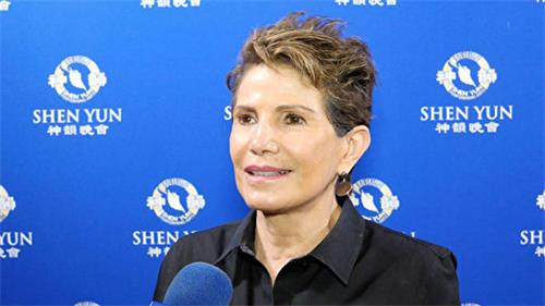 图9：二零二二年五月十五日晚，墨西哥Focus News新闻主播阿德里亚娜‧佩雷斯‧卡内多（Adriana Pérez Cañedo）观看了神韵艺术团，在墨西哥城国家礼堂（Auditorio Nacional）的第四场演出。（新<span style='max-width:0px!important;margin-left:-4px;color:#eee!important;'>!</span>唐<span style='max-width:0px!important;margin-left:-4px;color:#eee!important;'>!</span>人<span style='max-width:0px!important;margin-left:-4px;color:#eee!important;'>:</span>电视台）