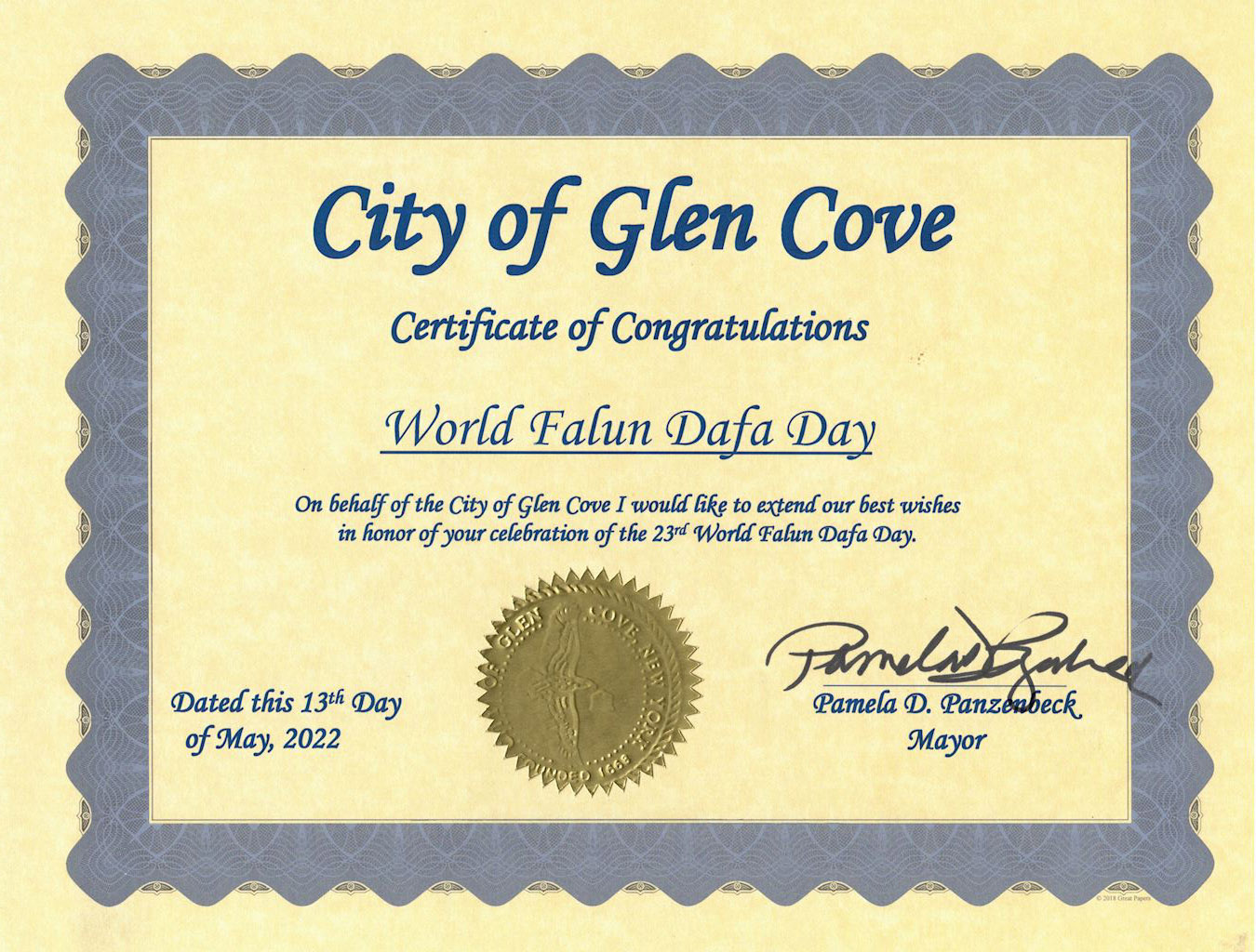 图6:格伦湾(City of Glen Cove)市长帕梅拉·潘岑贝克(Pamela D. Panzenbeck)褒奖第二十三届法轮大法日。