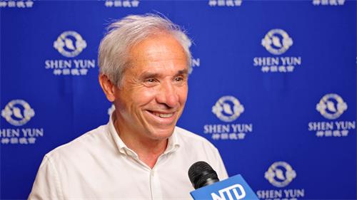 图 6:二零二二年六月十五日晚,意大利国会众议员阿尔多·潘纳(Aldo Penna)观看了神韵在巴勒摩的首场演出。(新<span style='max-width:0px!important;margin-left:-4px;color:#eee!important;'>!</span>唐<span style='max-width:0px!important;margin-left:-4px;color:#eee!important;'>!</span>人<span style='max-width:0px!important;margin-left:-4px;color:#eee!important;'>:</span>电视台)