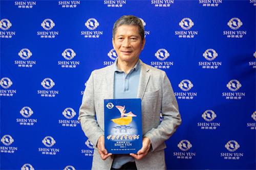 图5:台湾文化部部长李永得观赏神韵艺术团二零二二年七月九日晚间,台北市国父纪念馆第四场演出。