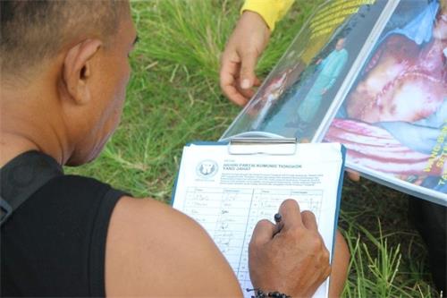 '图12~17:民众签名支持停止迫害法轮功'