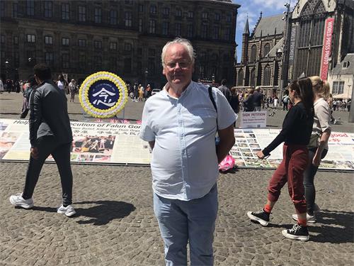 图3：前世界宗教议会大使（Ex Ambassador parliament of the World’s Religions）汉·施泰纳布鲁（Han Steijnebrugh）先生