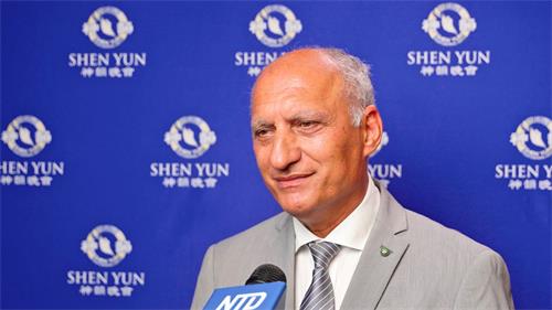 '图5：二零二二年六月二十九日晚，的里雅斯特市议会主席弗朗切斯科‧潘特卡（Francesco Panteca）观看了神韵纽约艺术团，在意大利的里雅斯特Politeama Rossetti剧院的第二场演出。（新<span