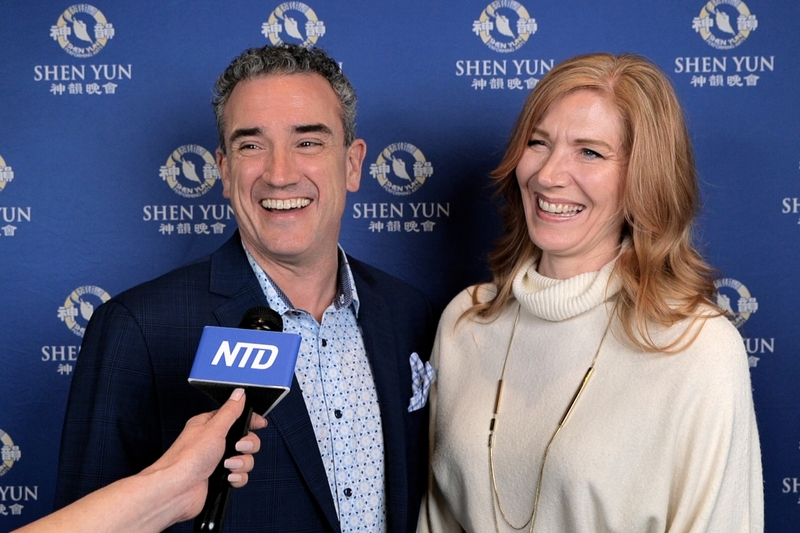 图13:二零二三年一月七日晚, 怀特夫妇观赏了神韵国际艺术团在美国达拉斯AT&T演艺中心–温斯皮尔歌剧院(AT&T Performing Arts Center–Winspear Opera House)的演出。(新<span style='max-width:0px!important;margin-left:-4px;color:#eee!important;'>!</span>唐<span style='max-width:0px!important;margin-left:-4px;color:#eee!important;'>!</span>人<span style='max-width:0px!important;margin-left:-4px;color:#eee!important;'>:</span>电视台)