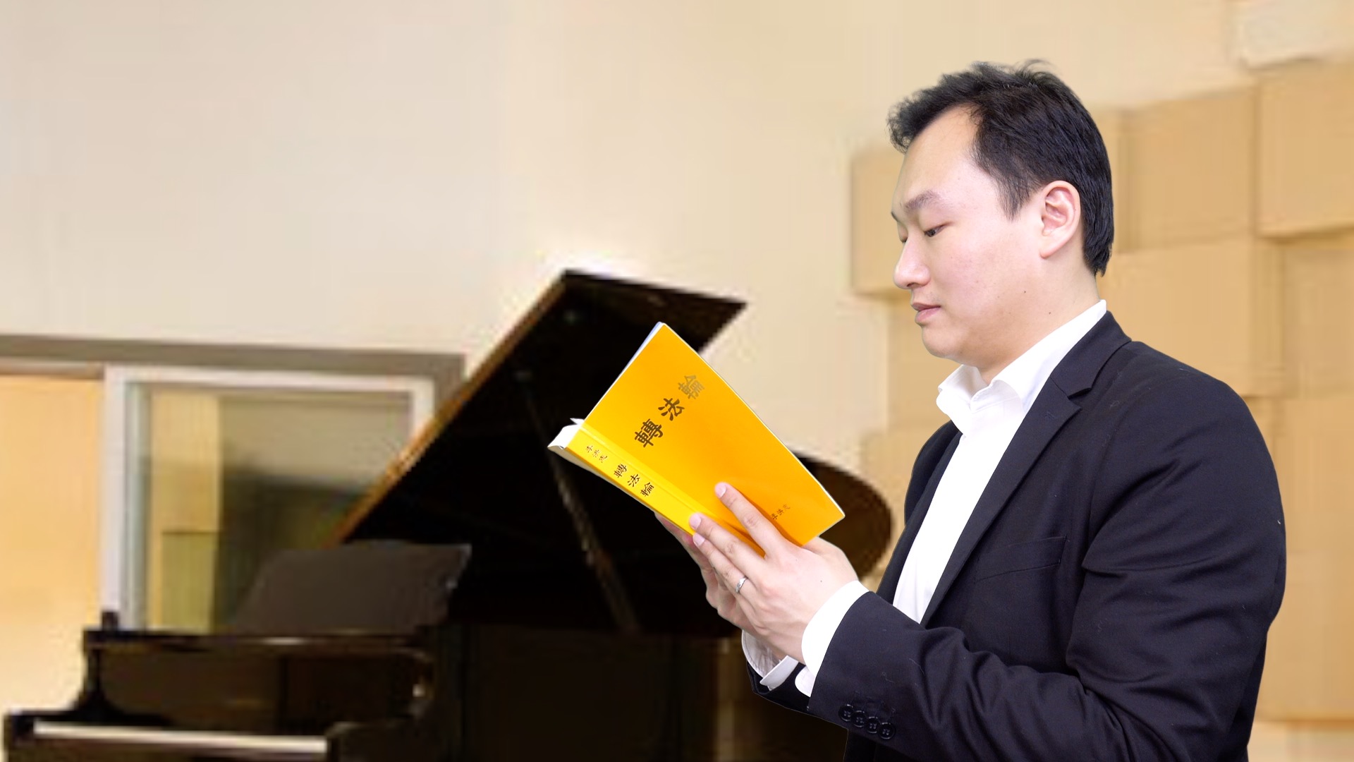 图2:马小钧开始修炼,读《转法轮》