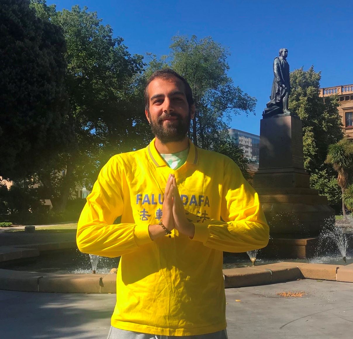 '图12:塔斯马尼亚新学员基阿拉什(Kiarash):“尊敬的师父,我衷心感谢您传授弟子法轮大法。希望我们每一个人都能走好修炼路。”'