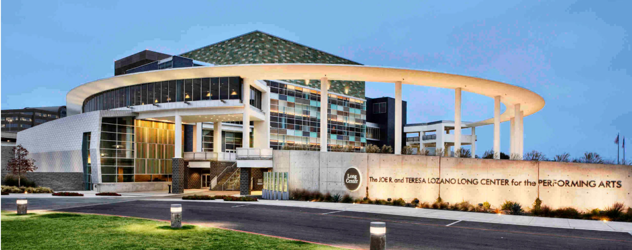 图5:今年神韵新增的艺术团,第八团——神韵新世界艺术团,将于一月六日晚,在德州首府奥斯汀的朗氏表演艺术中心(The Long Center for the Performing Arts)登台,开启“2023神韵晚会”巡回演出首场演出的序幕。(剧院网站)