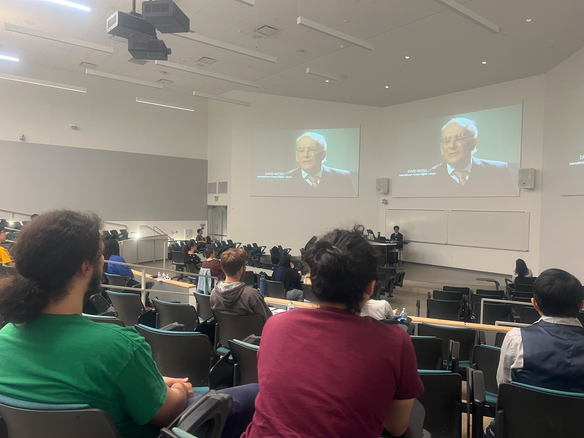 图2:电影放映会现场