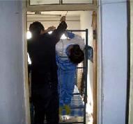 '酷刑演示:吊铐'