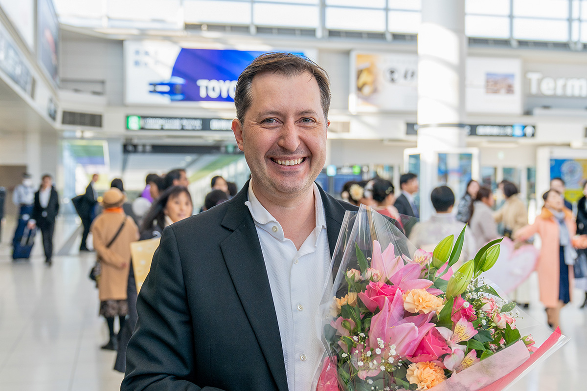 图6:神韵纽约艺术团主持人唐瑞表示,日本观众对神韵的热爱给他留下深刻印象。