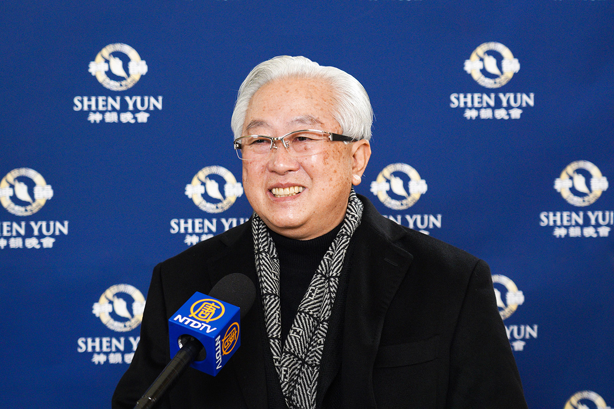 图12:涂料制造公司社长冈本茂(Okamoto Shigeru),于二零二三年一月二十九日下午观看了神韵世界艺术团在日本名古屋爱知县艺术剧场的演出。(大<span style='max-width:0px!important;margin-left:-4px;color:#eee!important;'>.</span>纪<span style='max-width:0px!important;margin-left:-4px;color:#eee!important;'>.</span>元<span style='max-width:0px!important;margin-left:-4px;color:#eee!important;'>;</span>)