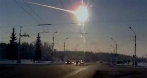 '图3：2013年车里雅宾斯克上空陨石自爆'