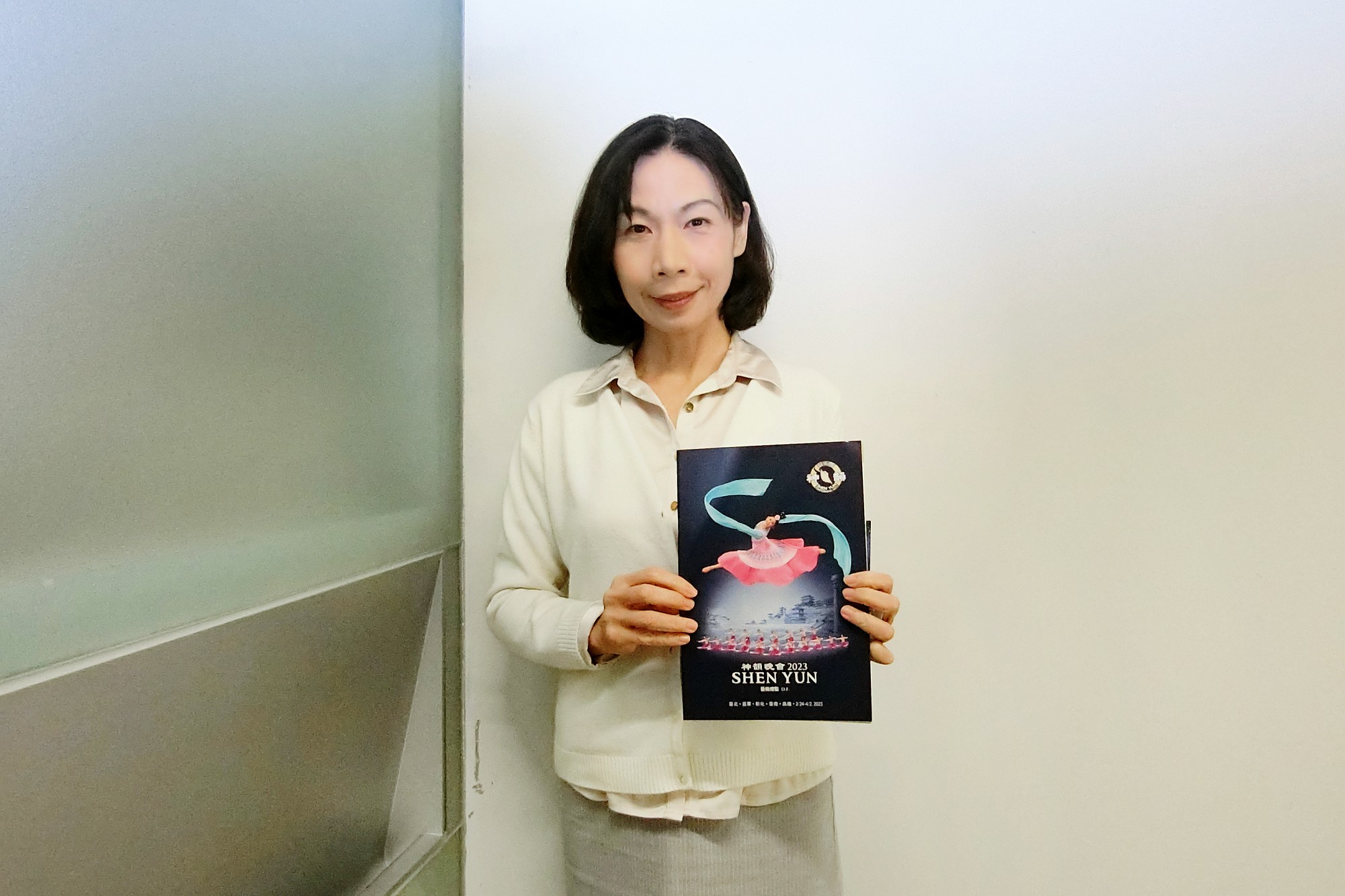 图7:二零二三年三月二十五日晚间,黄铃翔观赏神韵世界艺术团在台北表演艺术中心所进行的第六场演出。(大<span style='max-width:0px!important;margin-left:-4px;color:#eee!important;'>.</span>纪<span style='max-width:0px!important;margin-left:-4px;color:#eee!important;'>.</span>元<span style='max-width:0px!important;margin-left:-4px;color:#eee!important;'>;</span>)