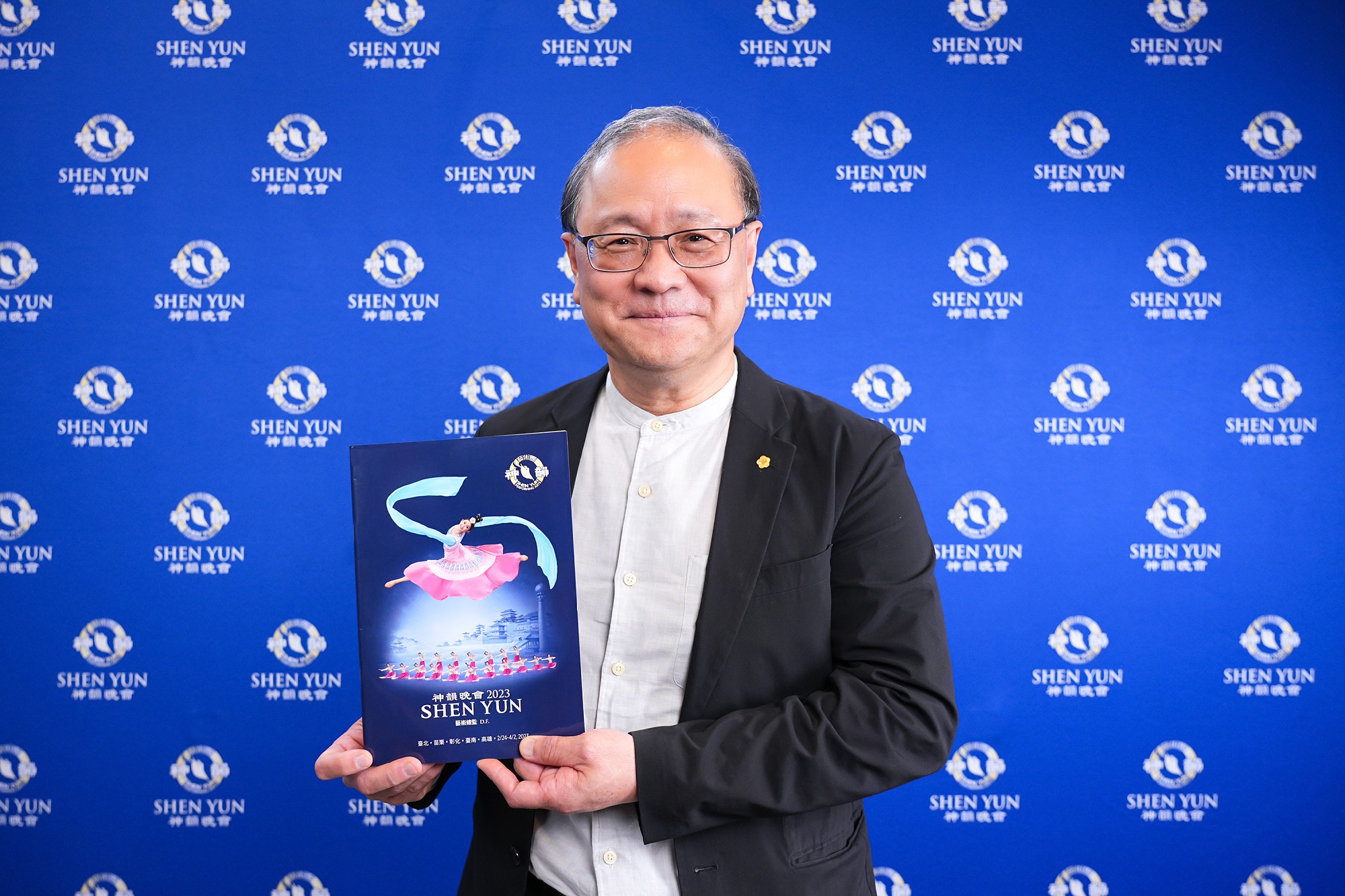 图10:二零二三年三月二十三日下午,中华民国全国建筑师公会理事长刘国隆观赏神韵世界艺术团在台北表演艺术中心的第三场演出。(大<span style='max-width:0px!important;margin-left:-4px;color:#eee!important;'>.</span>纪<span style='max-width:0px!important;margin-left:-4px;color:#eee!important;'>.</span>元<span style='max-width:0px!important;margin-left:-4px;color:#eee!important;'>;</span>)