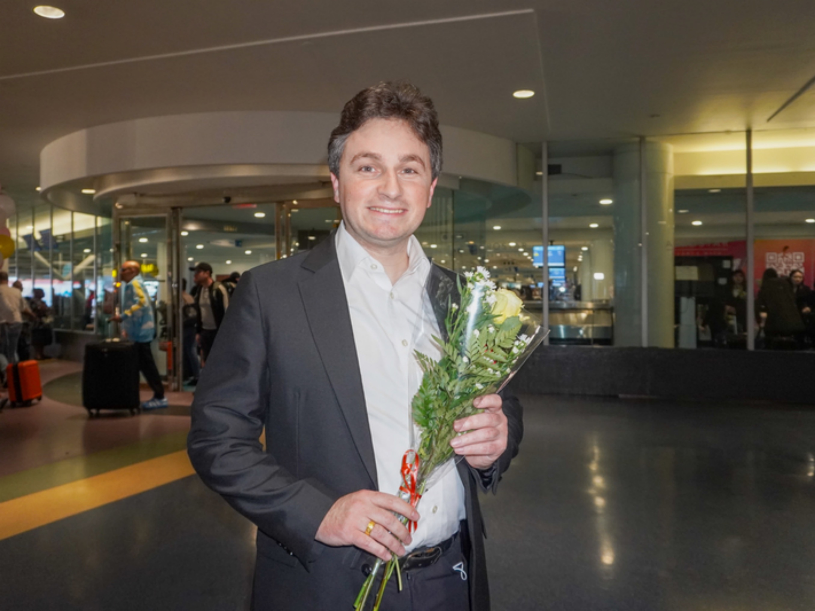 图15:神韵巡回艺术团乐团演奏家马普尔(Brian Marple)(大<span style='max-width:0px!important;margin-left:-4px;color:#eee!important;'>.</span>纪<span style='max-width:0px!important;margin-left:-4px;color:#eee!important;'>.</span>元<span style='max-width:0px!important;margin-left:-4px;color:#eee!important;'>;</span>)