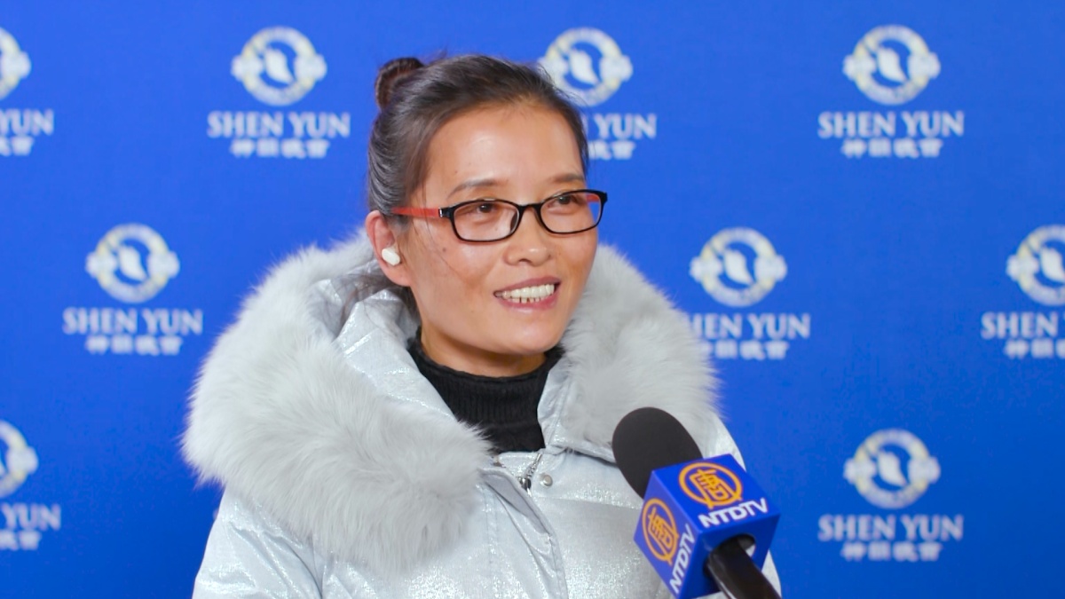 图4:二零二四年一月三日,刚到日本不久的赵女士观赏了神韵纽约艺术团在日本京都会馆的演出。(新<span style='max-width:0px!important;margin-left:-4px;color:#eee!important;'>!</span>唐<span style='max-width:0px!important;margin-left:-4px;color:#eee!important;'>!</span>人<span style='max-width:0px!important;margin-left:-4px;color:#eee!important;'>:</span>电视台)