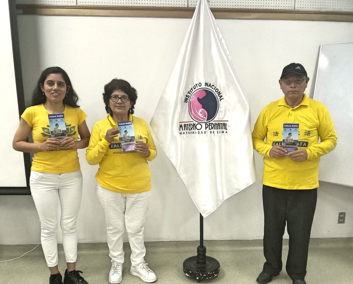 图2:教功的法轮功学员。